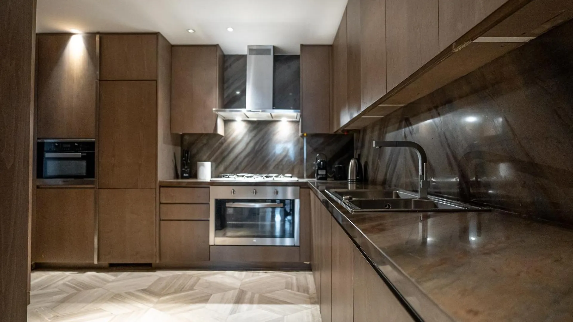 Daniels 3Br And Maid'S Room In Five Palm With Garden View Dubai Apartment